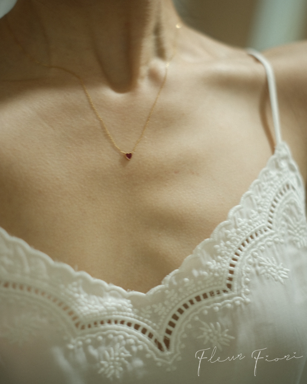 18K cœur floating ruby heart · tiniest