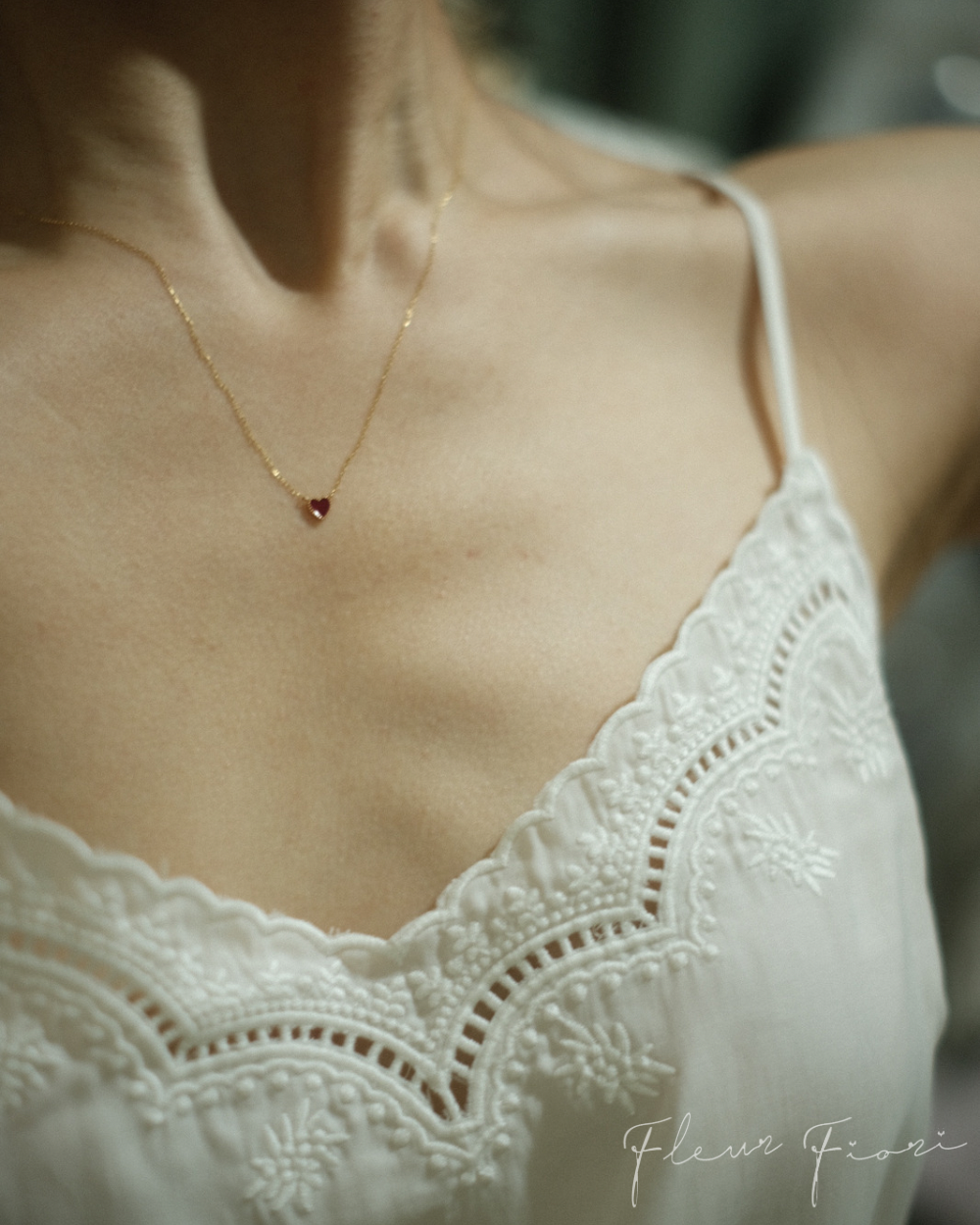 18K cœur floating ruby heart · tiniest