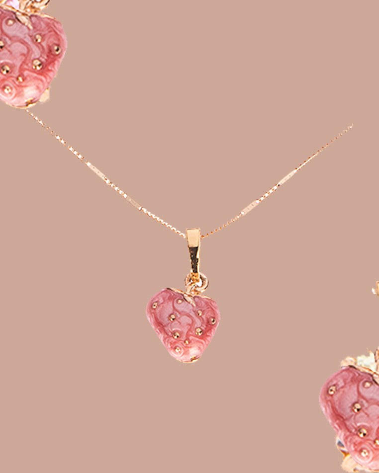 the fraise necklace