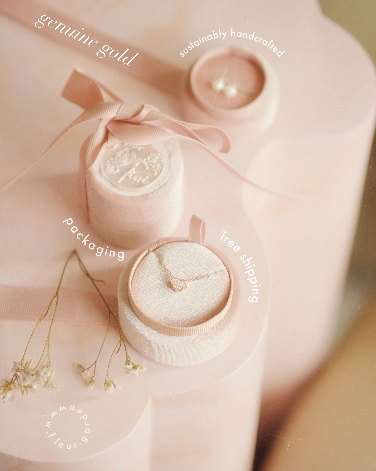 18K cœur diamond studs · tiny