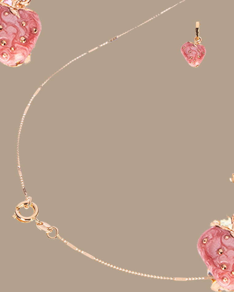 the fraise necklace