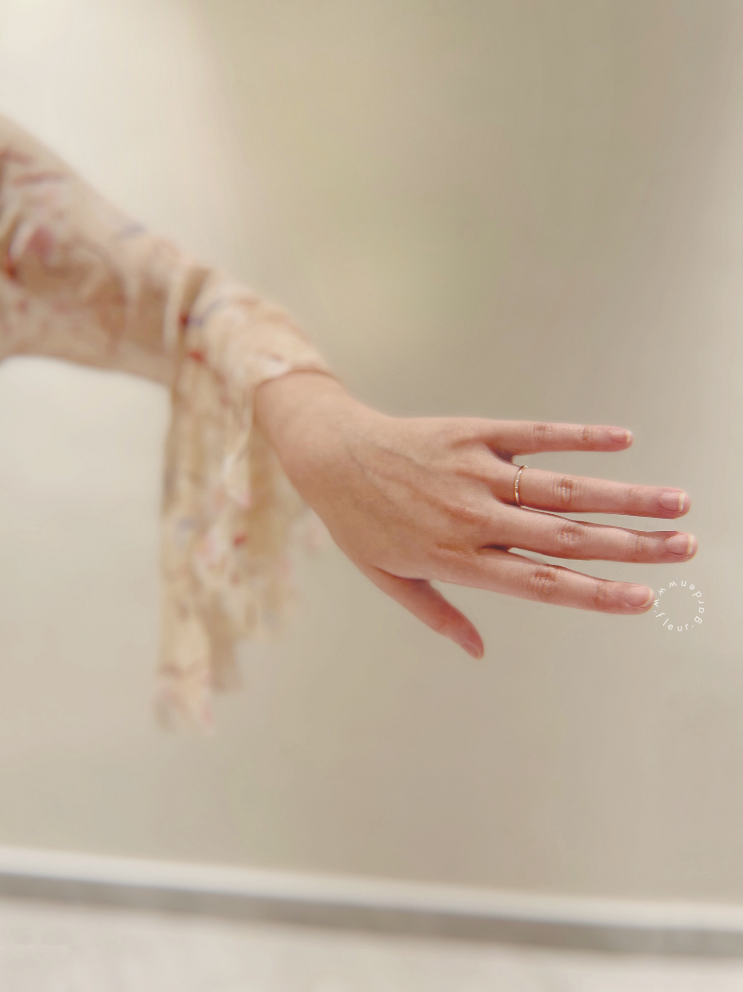 14K trois diamond ring