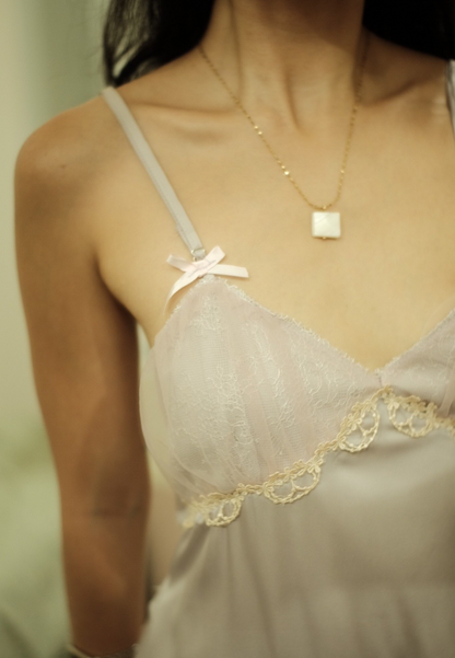 droplet romantic medallion mother of pearl   ·  adjustable