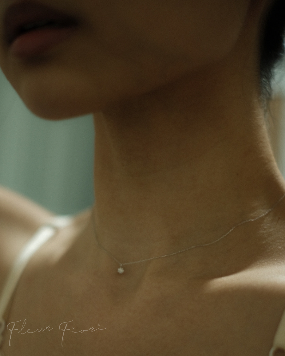 Invisible hot sale choker necklace