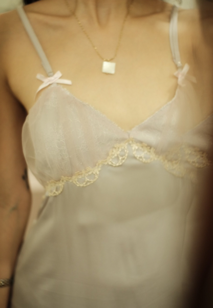 droplet romantic medallion mother of pearl   ·  adjustable