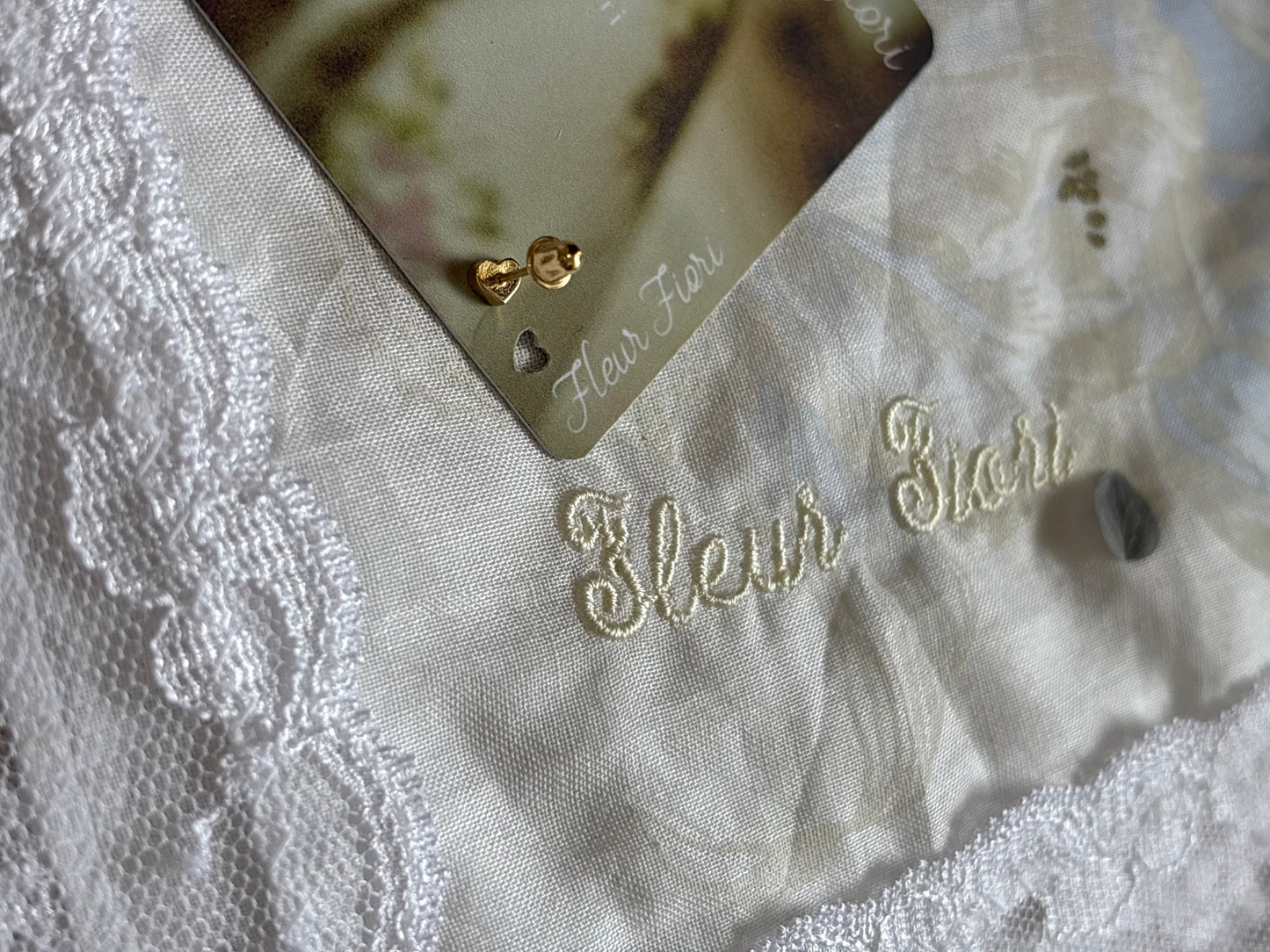 14K cœur screwbacks · tiny