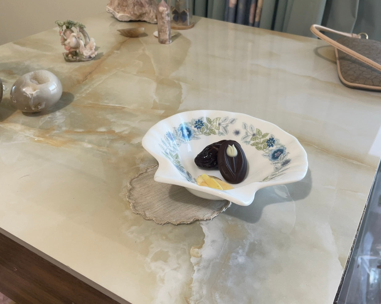 vintage ceramic seashell · Wedgwood