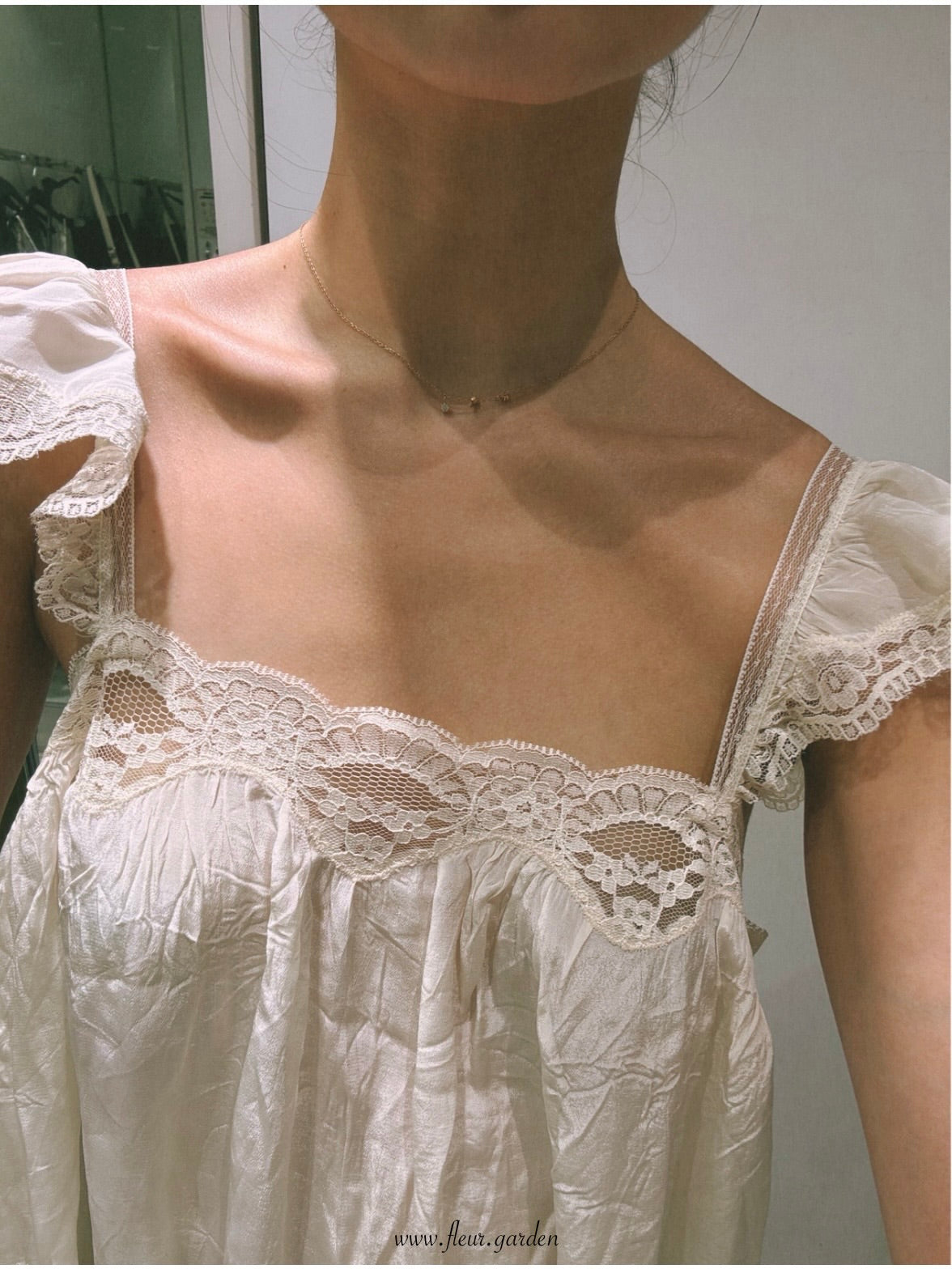 18K une diamond invisible choker · adjustable