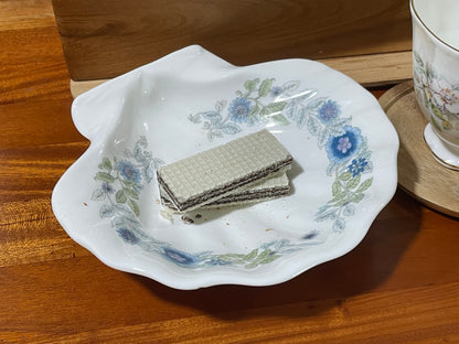 vintage ceramic seashell · Wedgwood