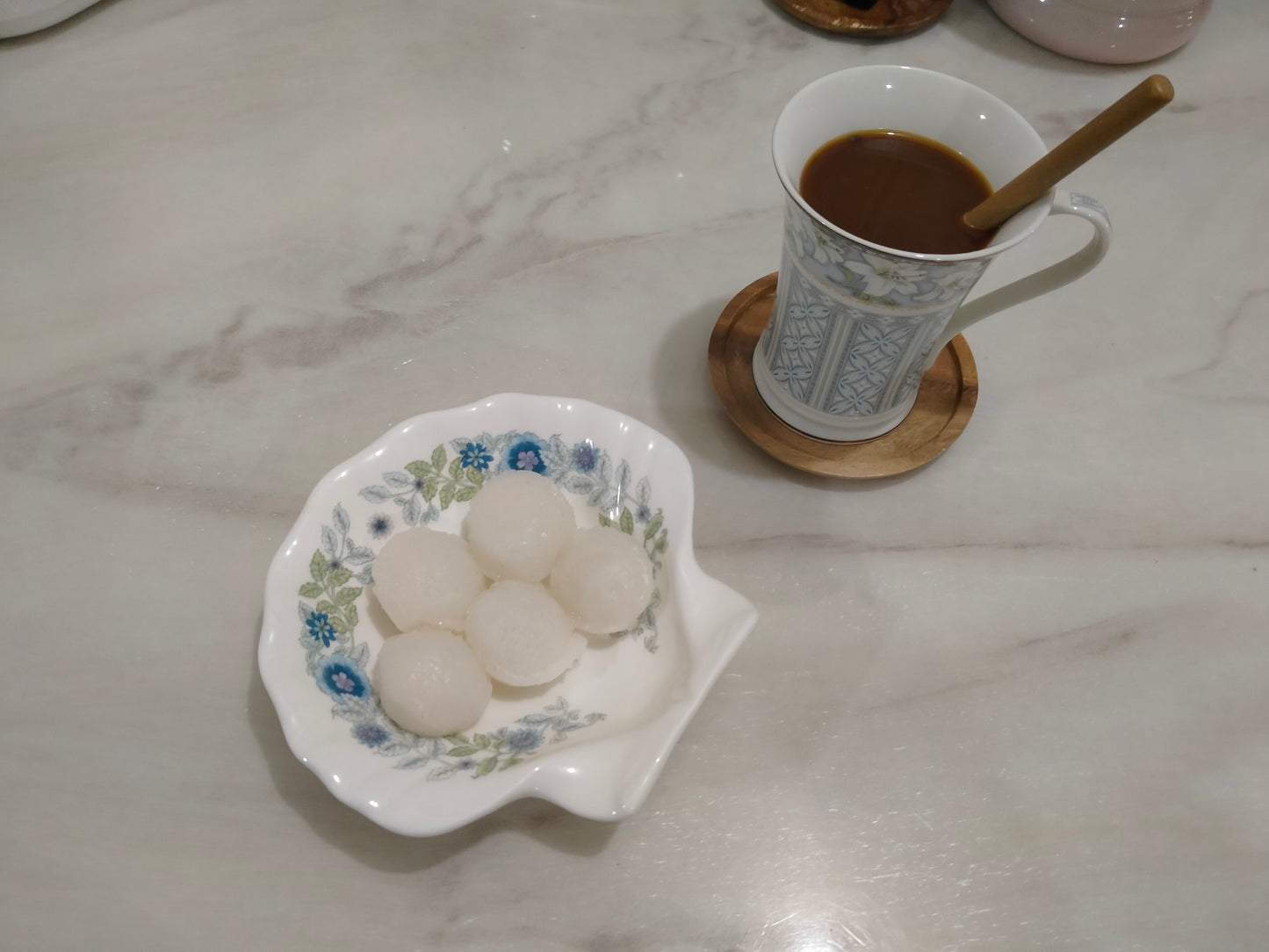 vintage ceramic seashell · Wedgwood