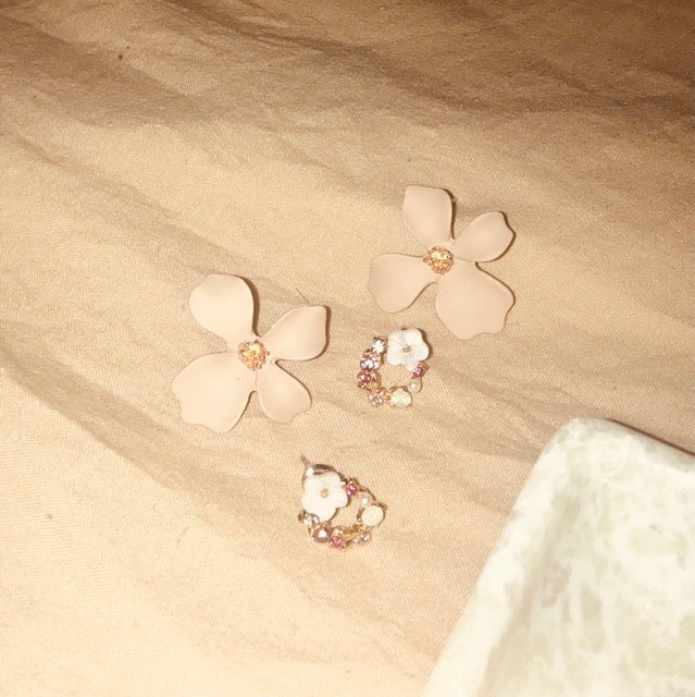 the honeysuckle earrings