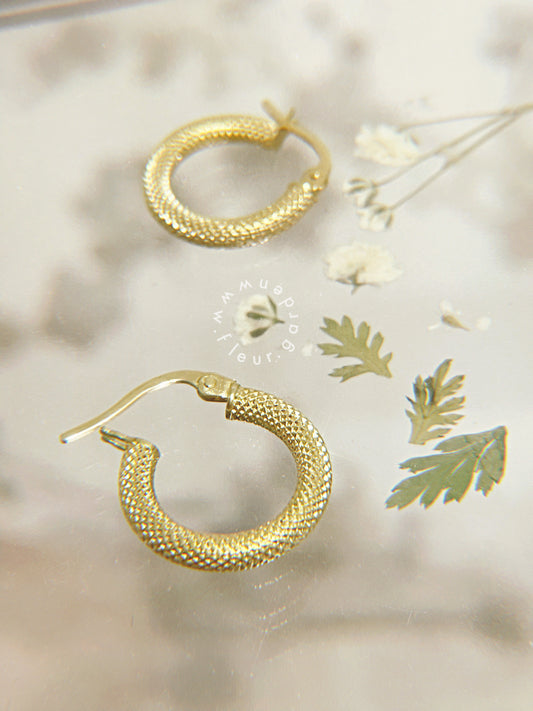 18K hibiscus hoops · petite